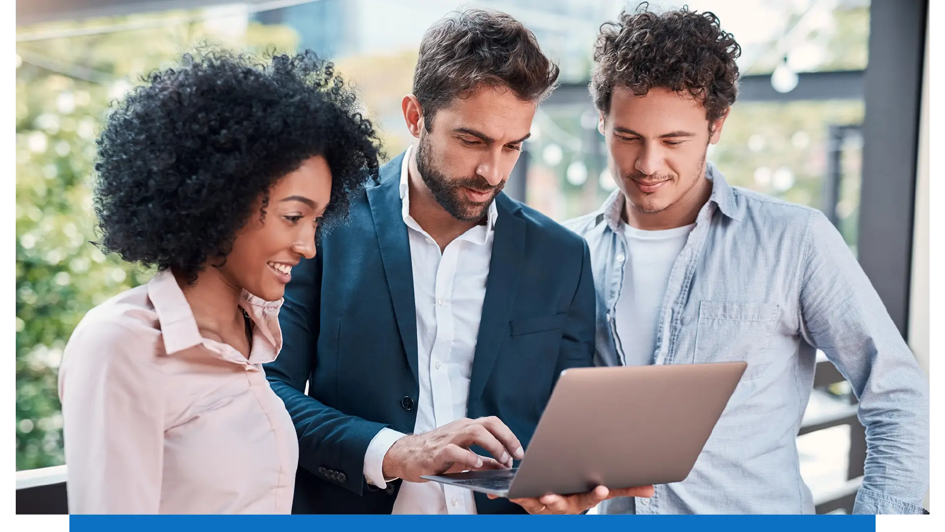 employee friends looking at the laptop